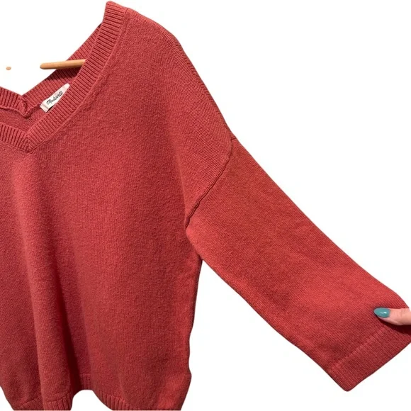 Madewell V-Neck Sweater in Warm Coral - Picture 4 of 8